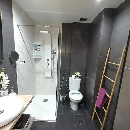 Wonderful With Pool And Wi-fi דירה *